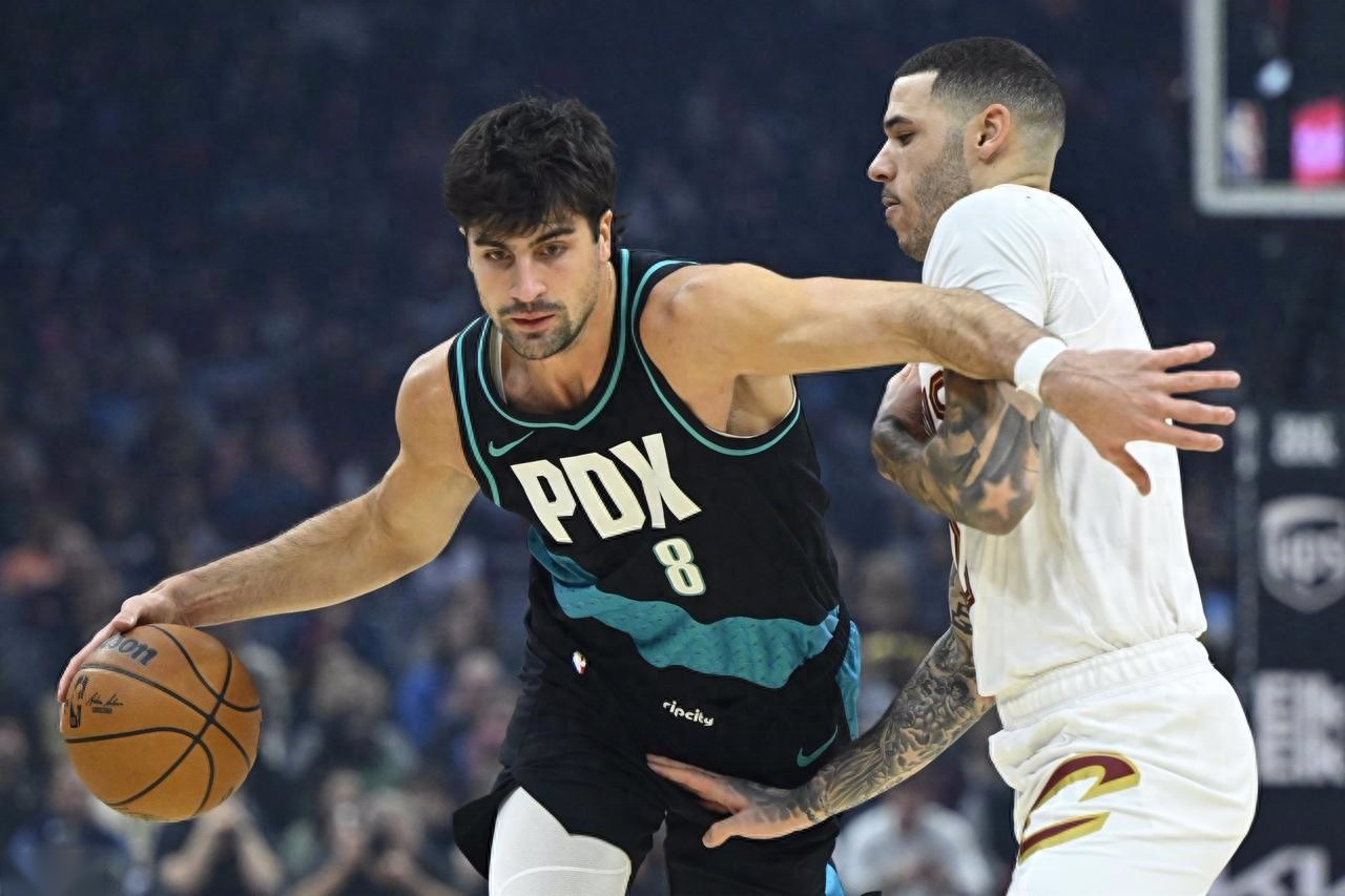 几乎填满数据栏！杨瀚森登场5分钟2分1板1助1帽 开拓者击败骑士