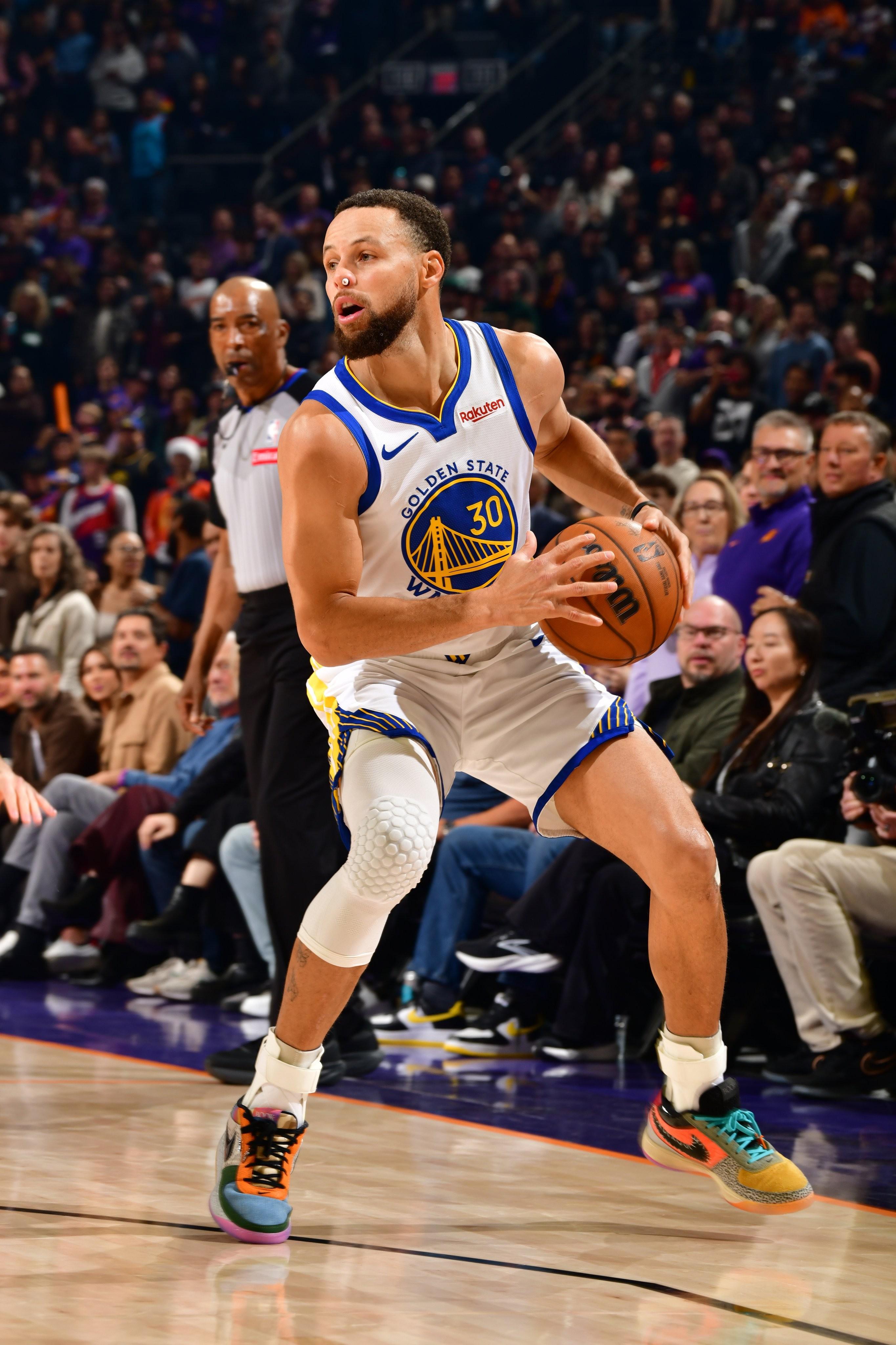 手感糟糕，库里14投仅3中得15分9板7助，复出以来勇士三连败