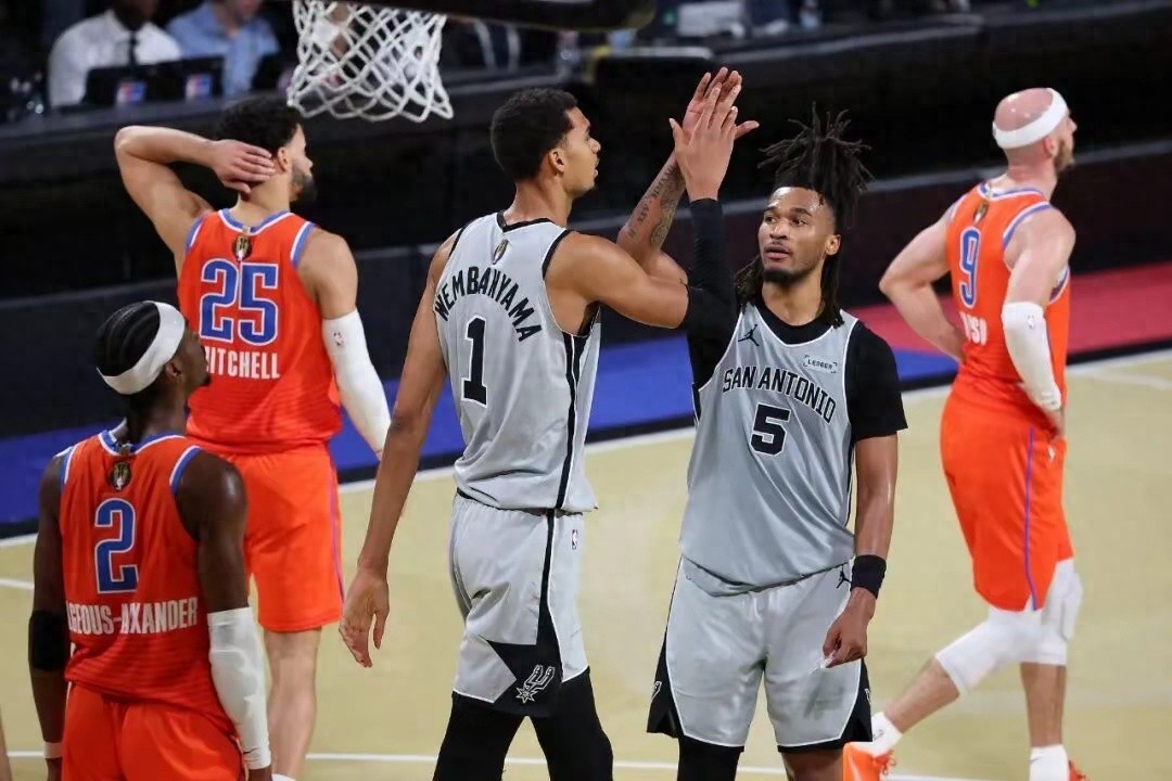 从西部第2到第5！看到马刺击败雷霆，湖人该把斯玛特提上首发吗？