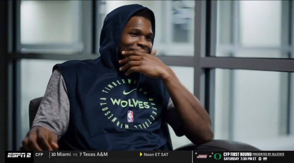 爱德华兹：我曾在比赛中偷拍了几张库里的照片，去tm的规定